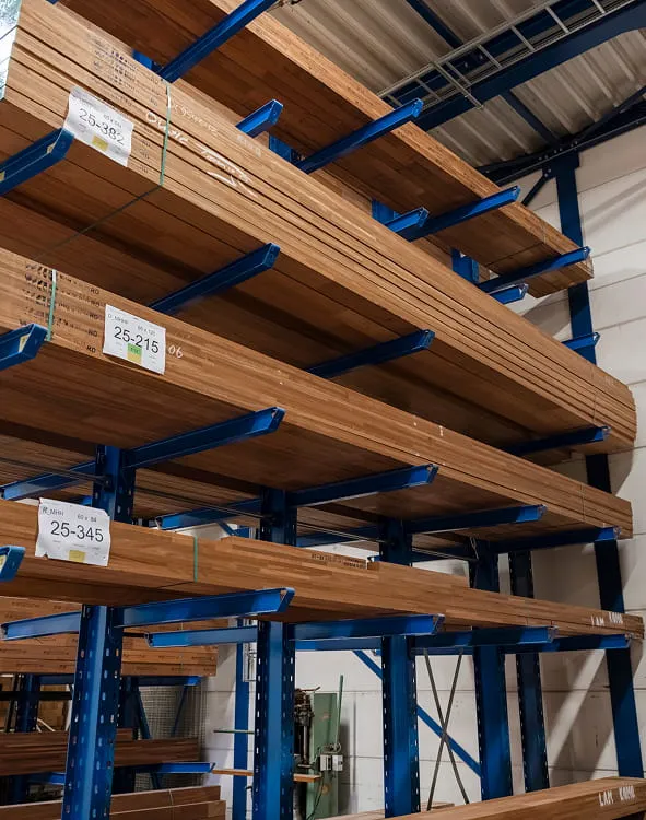 Estantería Cantilever con brazos en voladizo para almacenaje de madera, perfiles y cargas largas